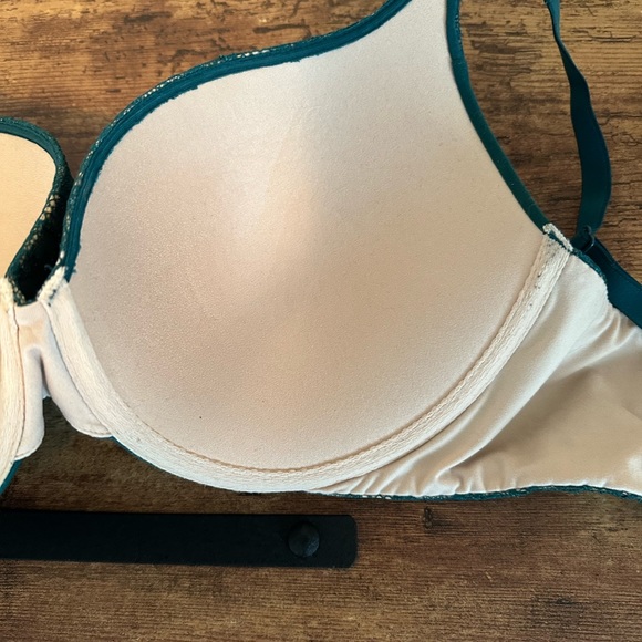 Victoria’s Secret Bra - Picture 5 of 11